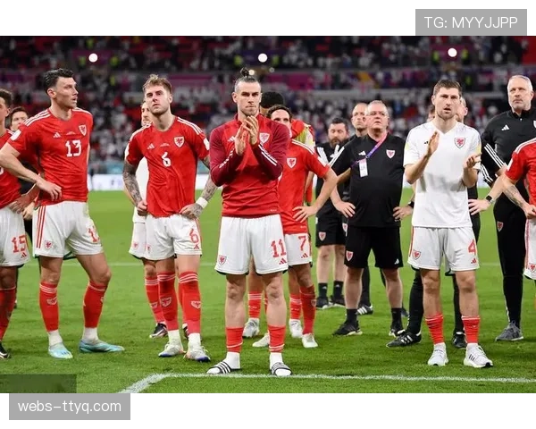 现场：蒙特利尔贝尔中心，球迷在球队无缘季后赛后仍高唱队歌致敬